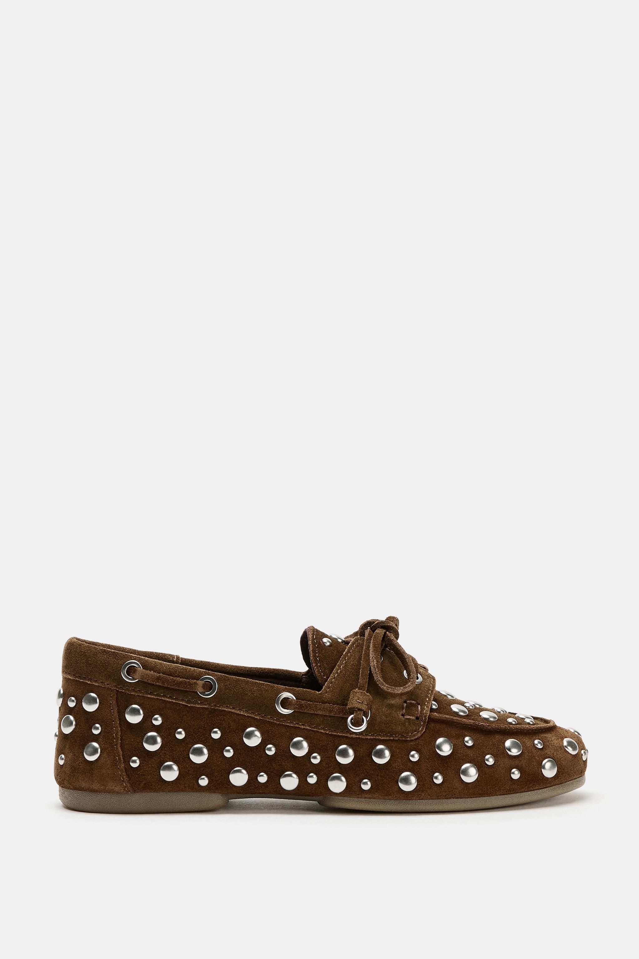 CHAUSSURES BATEAU EN DAIM À CLOUS